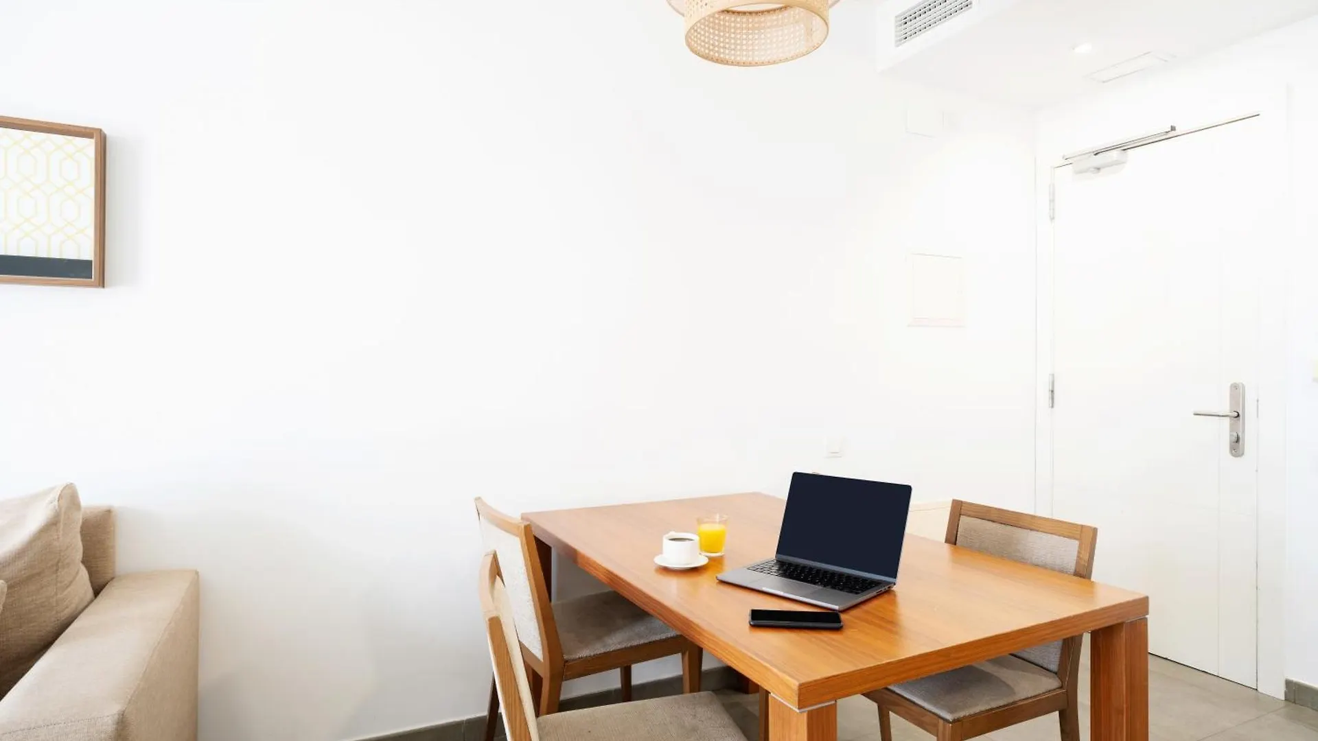Aparthotel Ona Living Barcelona L'Hospitalet de Llobregat 4*,  España