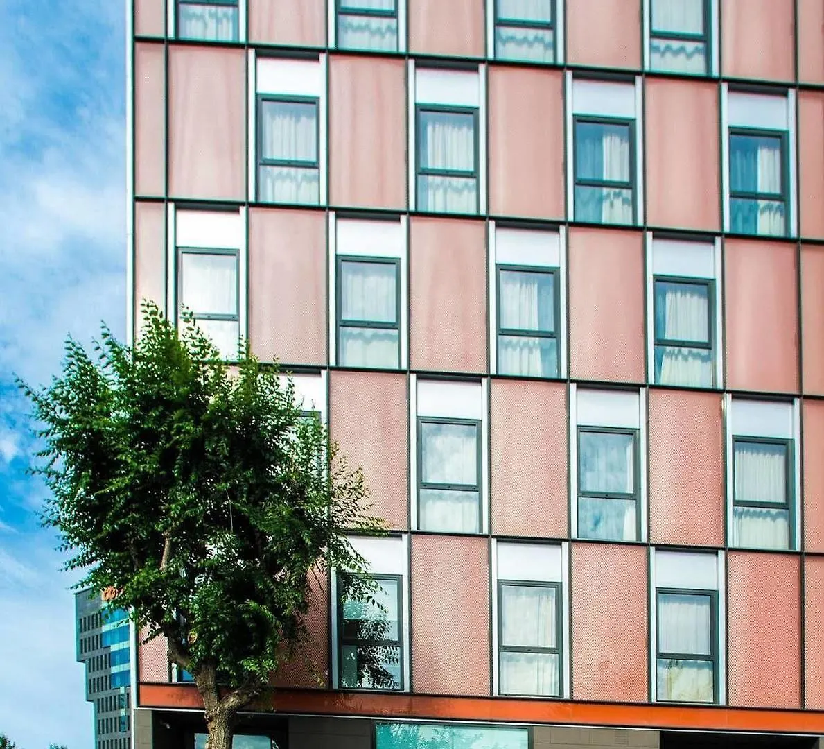 Aparthotel Ona Living Barcelona L'Hospitalet de Llobregat 4*,